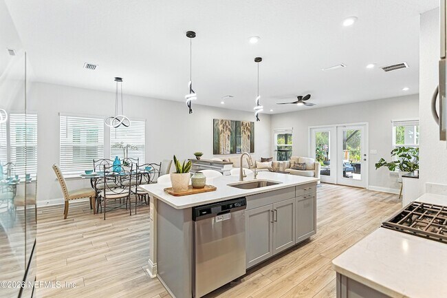 Building Photo - 105 Meadow Creek Dr