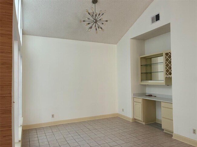 Building Photo - 10215 River Plantation Dr