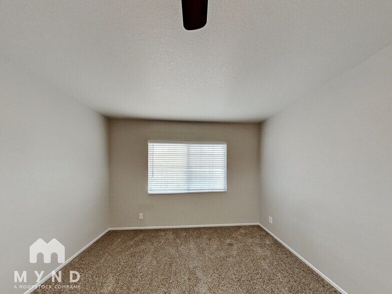 Building Photo - 2835 Floral Peak Dr