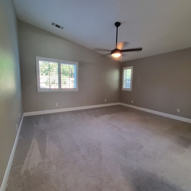 Building Photo - 1936 Big Oaks Ct