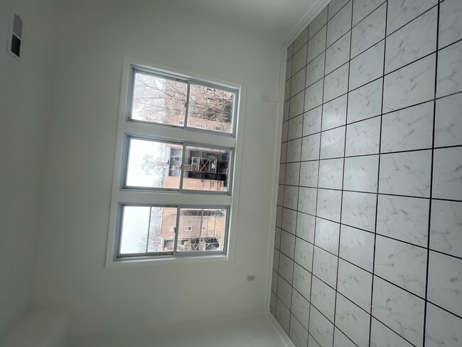 Building Photo - 7737 S Kingston Ave