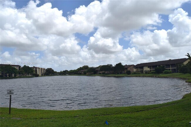 Building Photo - 10013 Winding Lake Rd