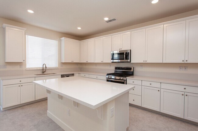 Building Photo - 6049 Red Sun Dr
