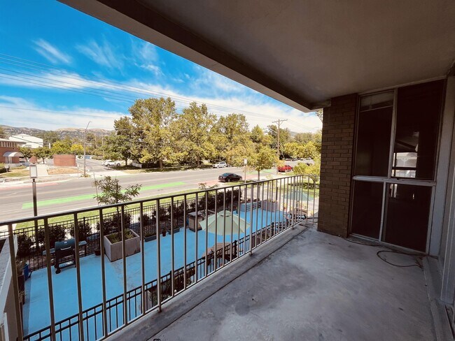 Building Photo - 710 E 200 S