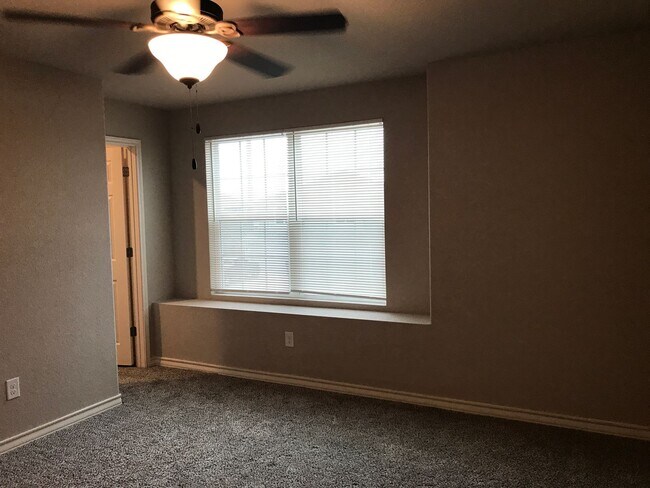 Building Photo - Townhome for rent