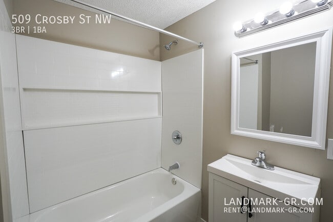 Building Photo - 509 Crosby St NW