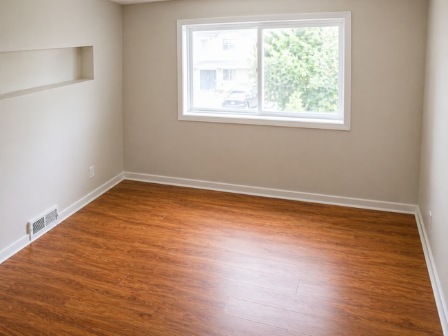 Building Photo - ***South Side Duplex Apartment For Rent * Pet Friendly * Walk to E. Carson St. * Available Now * ...