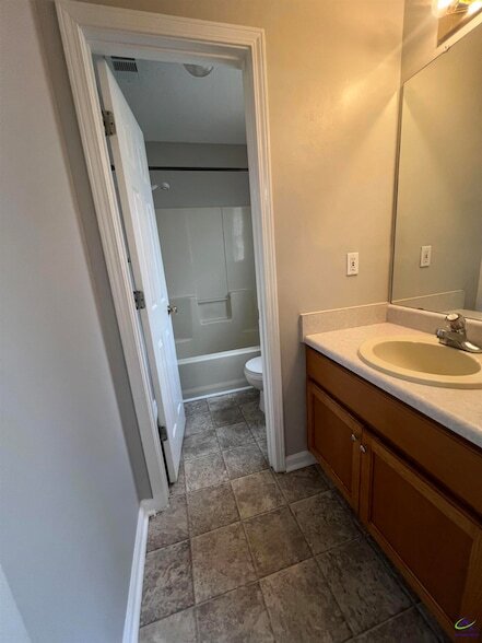 Building Photo - 215 Haverhill Cir