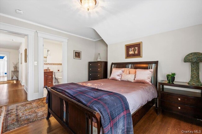 Building Photo - 47 Greenacres Ave