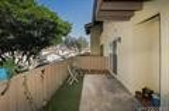 Building Photo - Terrific updated 2Br/2Ba condo in Bernardo Heights - Lomas Bernardo Complex