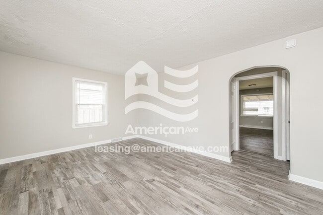 Building Photo - 2170 Parkview Pl