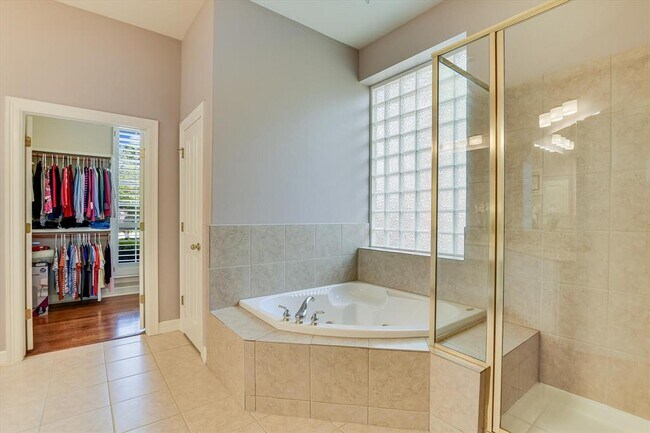 Building Photo - 2339 Berwick Dr