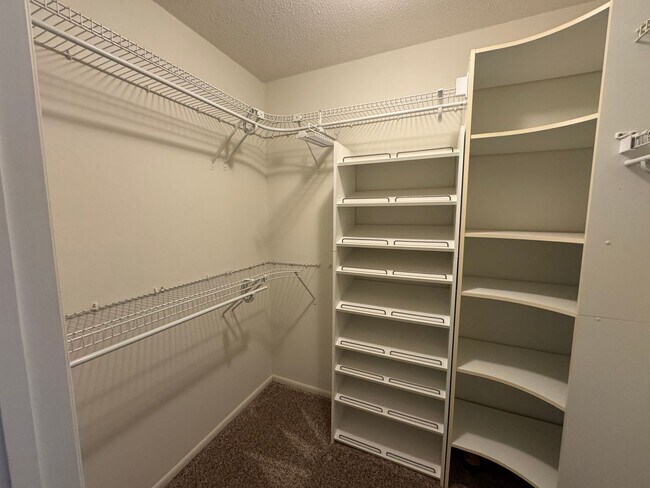 Building Photo - 4 Bedroom 2 Bathroom Home with Convenient Access To I-44!