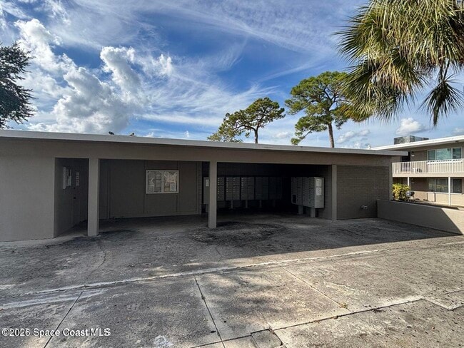 Building Photo - 800 N Fiske Blvd