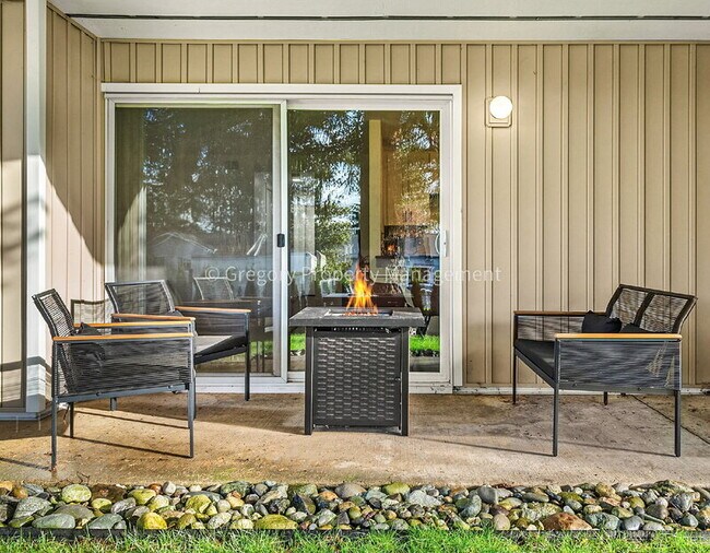 Building Photo - 12415 NE 130th Ct