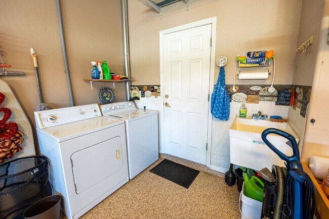 Building Photo - "Charming Englewood Gem: 2 Beds, 2 Baths in Oyster Creek Gated Golf Community