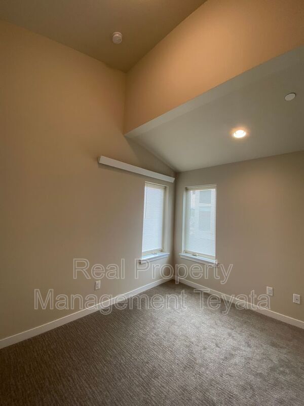 Building Photo - 809 Northview St