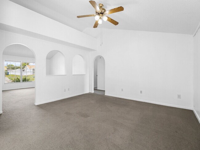 Building Photo - Well-maintained 3-bedroom, 2-bath, large back yard!