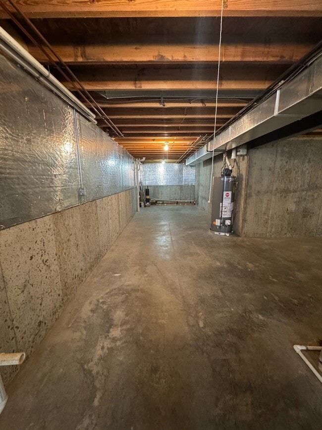 Building Photo - 8811 Woodridge Dr