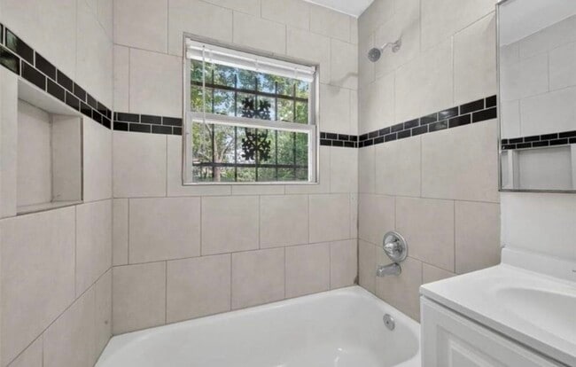 Building Photo - 7023 Crestmont St