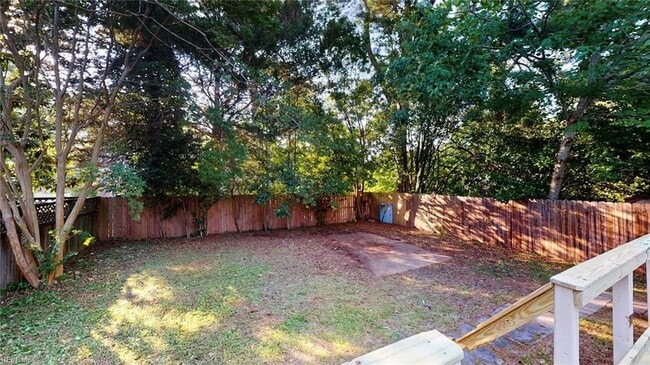 Building Photo - 707 Sir Walter Cir