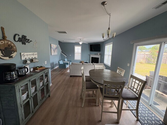 Building Photo - 3bd/2.5ba home with flexible Lease Length