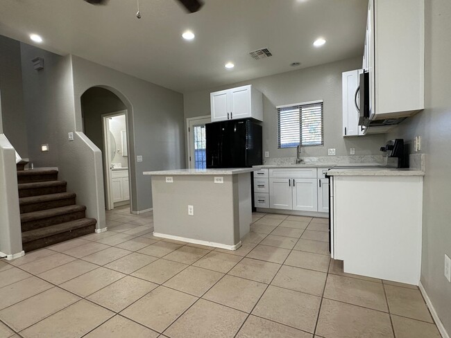 Building Photo - 3 Bedroom 2.5 bathroom beautiful house for...