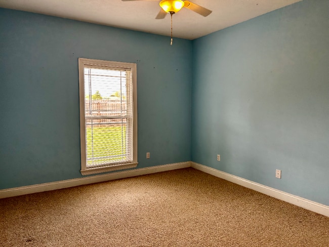 Building Photo - 346 Delia Dr