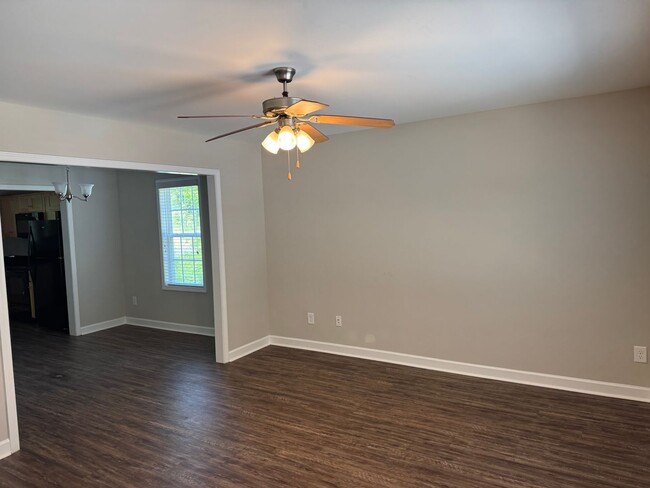 Building Photo - Newer construction townhouse in popular Ka...
