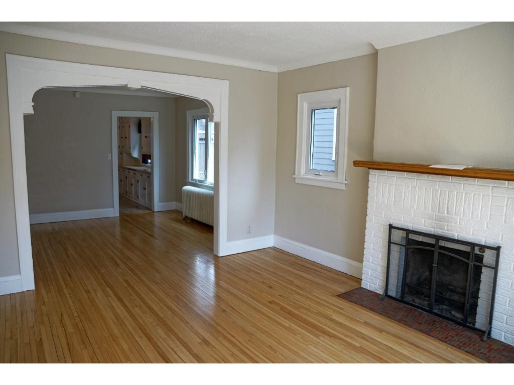Building Photo - 2095 Wellesley Ave