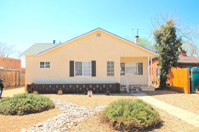 Building Photo - 311 Richmond Dr SE