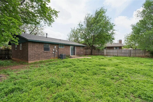 Building Photo - 3005 SE 51st St