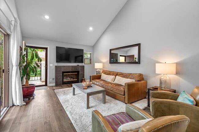 Building Photo - 314 Via Colinas
