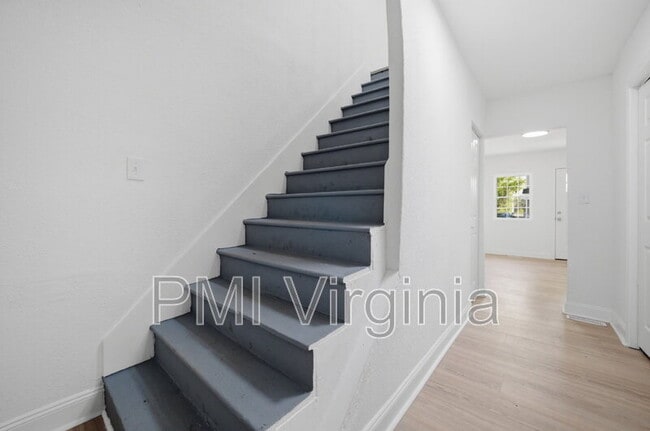 Building Photo - 307 N 4th St