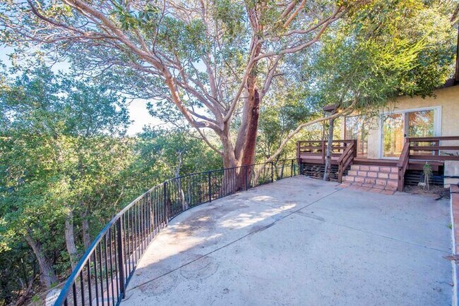 Building Photo - Anaheim Hills