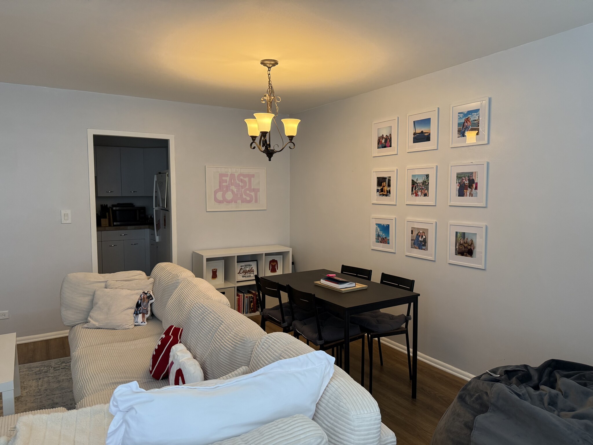 Living Room - 6301 N Sheridan Rd