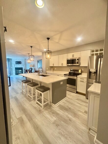 Primary Photo - 12053 E Hoye Dr