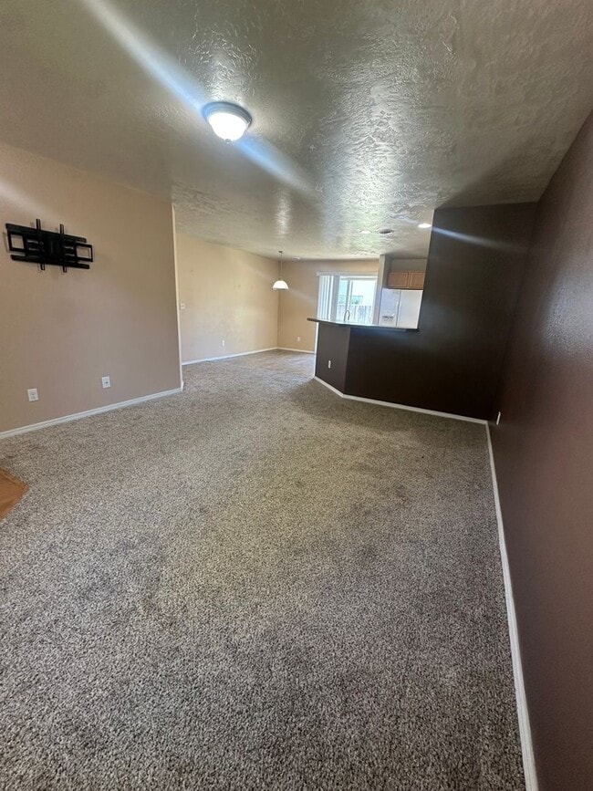 Building Photo - 3 bedroom 2 bath home in beautiful Meridia...