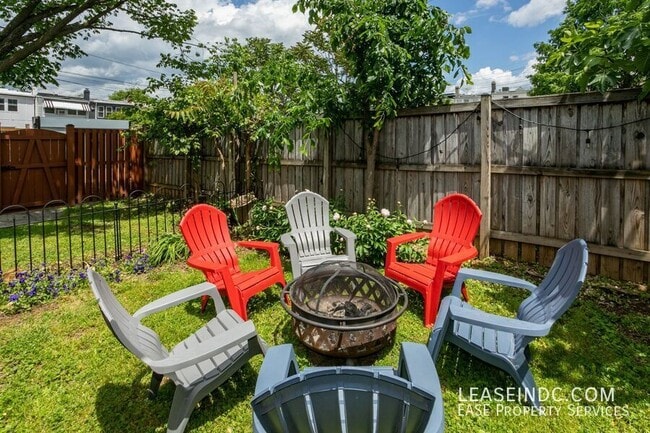 Building Photo - 719 Gallatin St NW