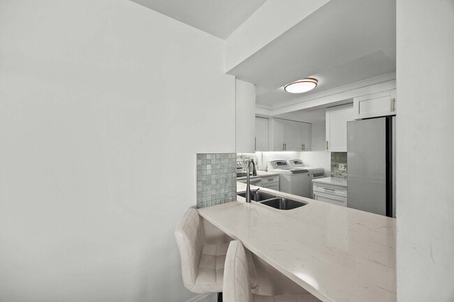 Building Photo - 3625 Boca Ciega Dr