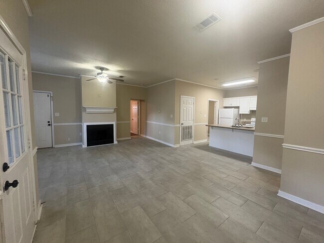 Building Photo - 2012 Red Oak Dr