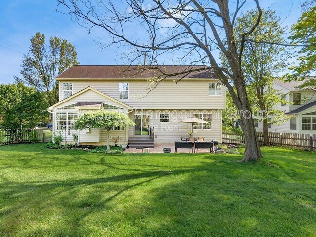 Building Photo - 5551 Ainsley Dr