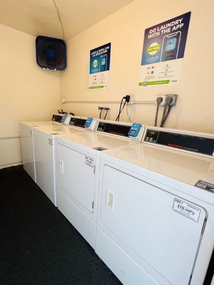 Building Photo - 4394 N Federal Hwy