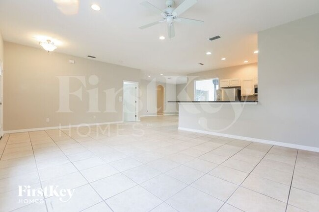 Building Photo - 4511 Jaslo Ave