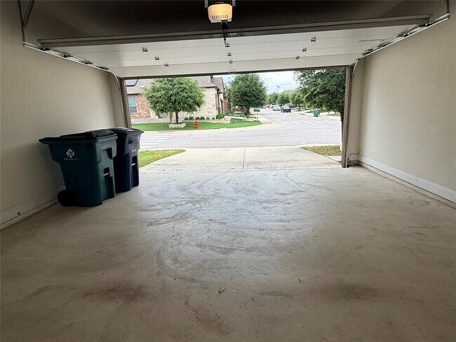 Building Photo - 2101 Split Diamond Way