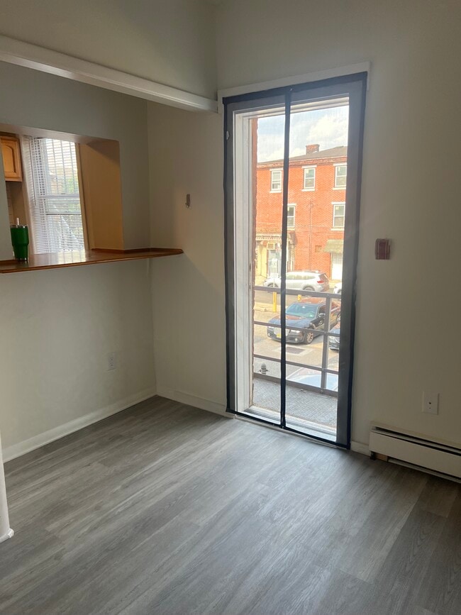 Building Photo - 424 E Girard Ave