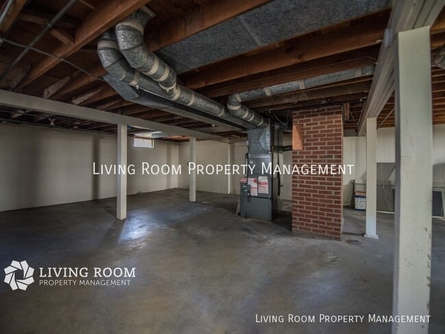 Building Photo - 1525 NE 19th Ave