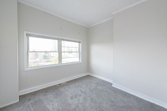 Building Photo - MT ADAMS - Stunning City/River View  from ...