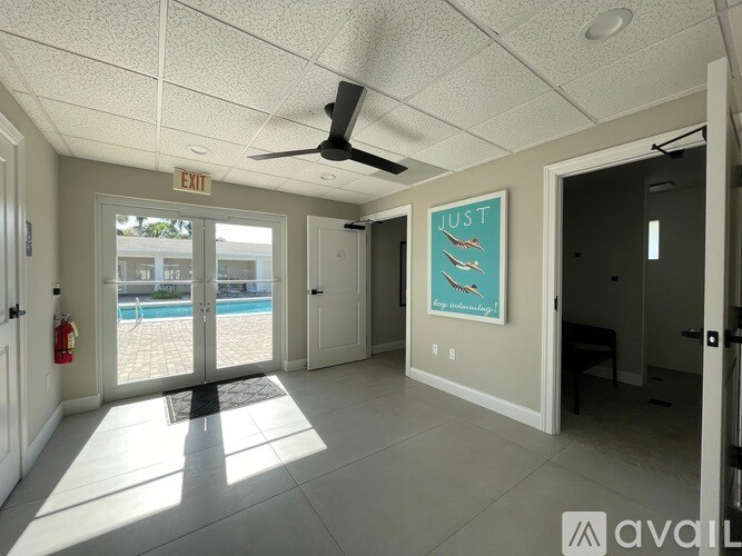 Building Photo - 685 12th Ave S