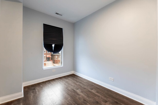 Building Photo - 6833 S Champlain Ave